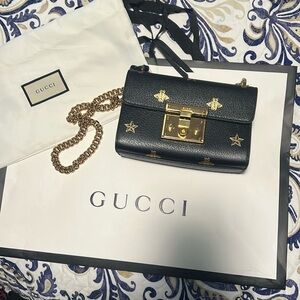 Gucci, shoulder bag., like new only used a few times.